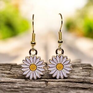 Elegant Gold and White Daisy Drop Earrings